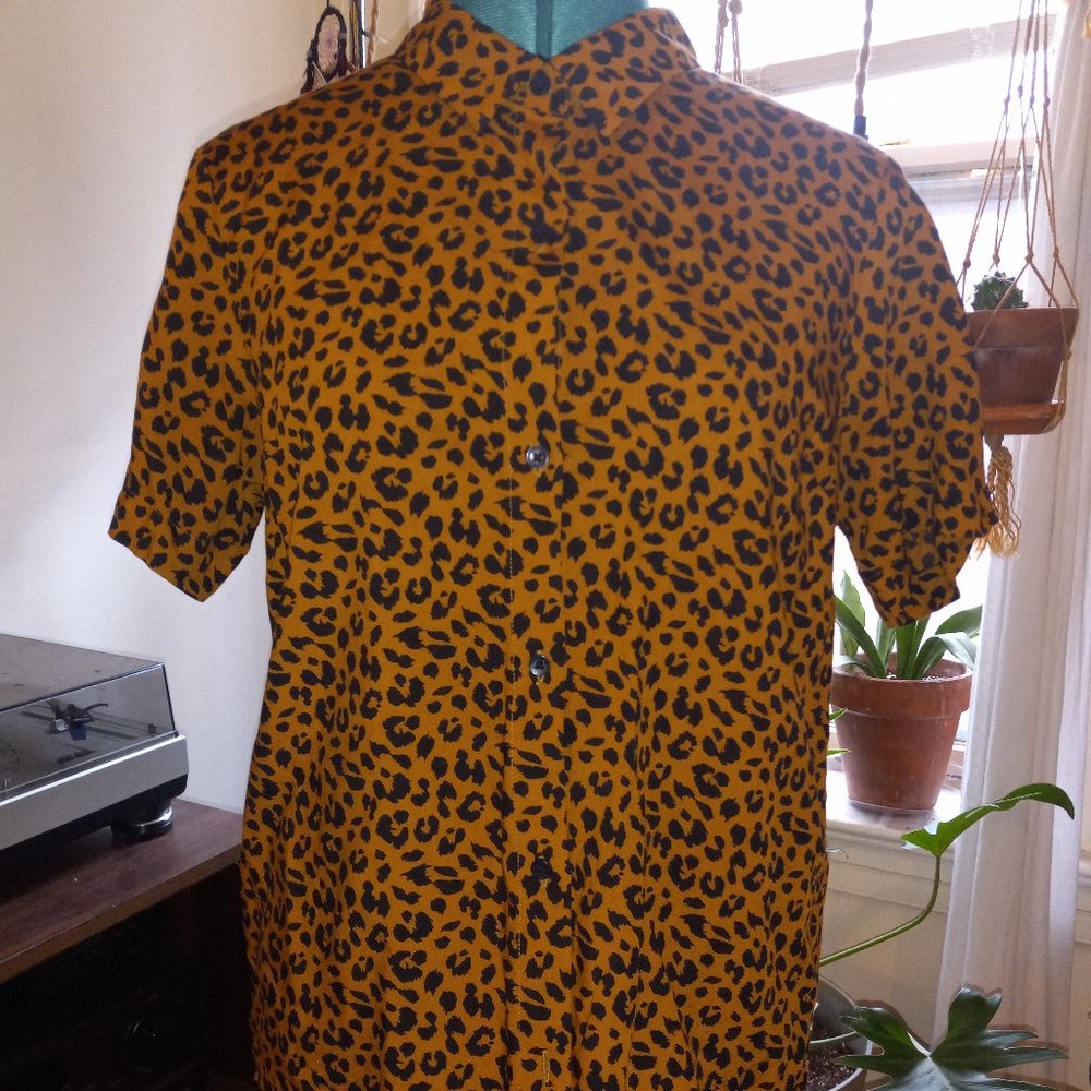 Vans Women'sButton-Down Leopard Print Skater shirt